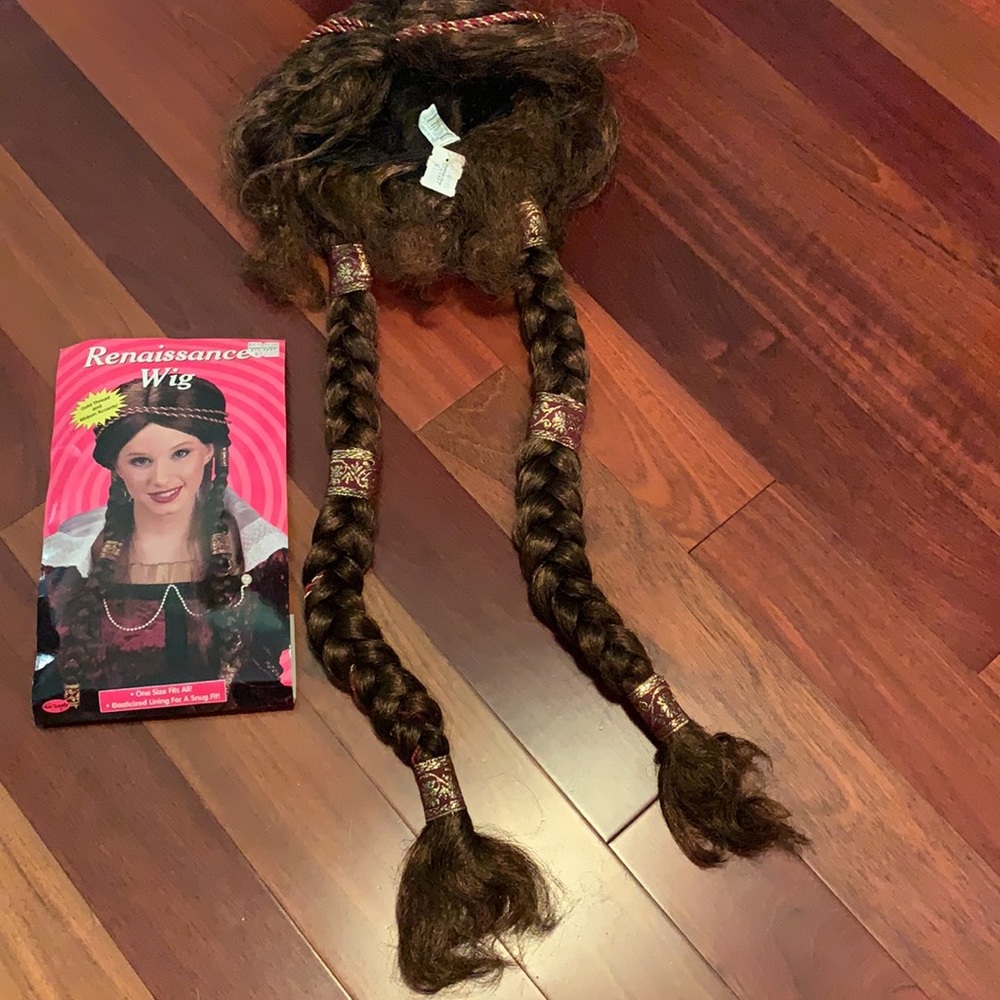 Women’s Renaissance Wig - Picture 3 of 3